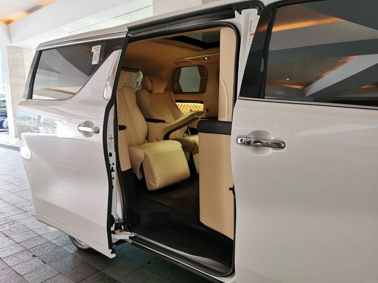 Airport Transfers & Ground Transportation 